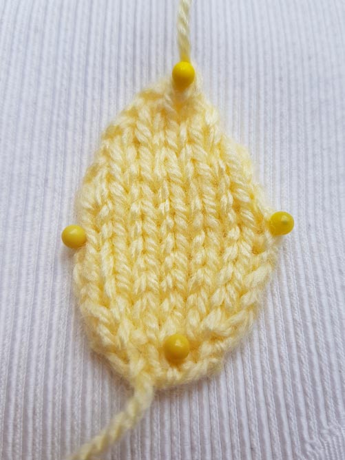 Daffodil Picture Knitting Pattern PDF Download - Fitting in Knitting