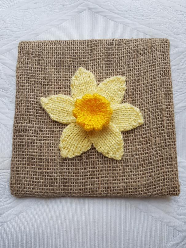 Daffodil Picture Knitting Pattern PDF Download - Fitting in Knitting