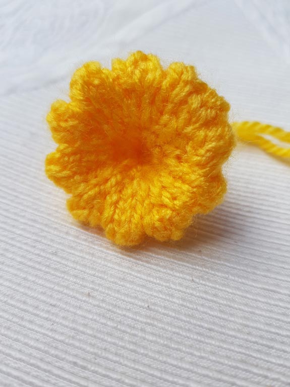 Daffodil Picture Knitting Pattern PDF Download - Fitting in Knitting