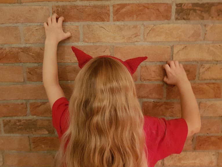 Devil Horn Headband Knitting Pattern PDF Download - Fitting in Knitting