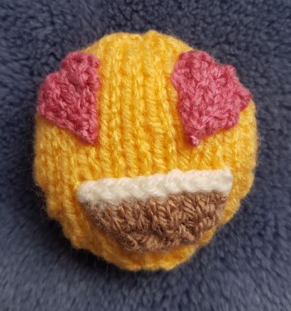 Emoji - style Face Knitting Pattern PDF Download - Fitting in Knitting