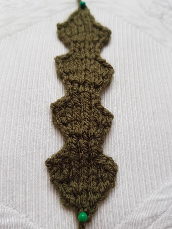 Mixed Leaves Knitting Pattern PDF Download - Fitting in Knitting