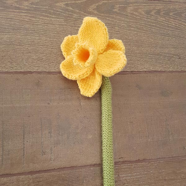 Daffodil Knitting Pattern PDF Download - Fitting in Knitting