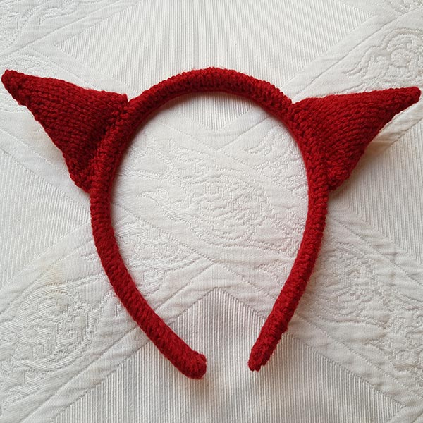 Devil Horn Headband Knitting Pattern PDF Download - Fitting in Knitting
