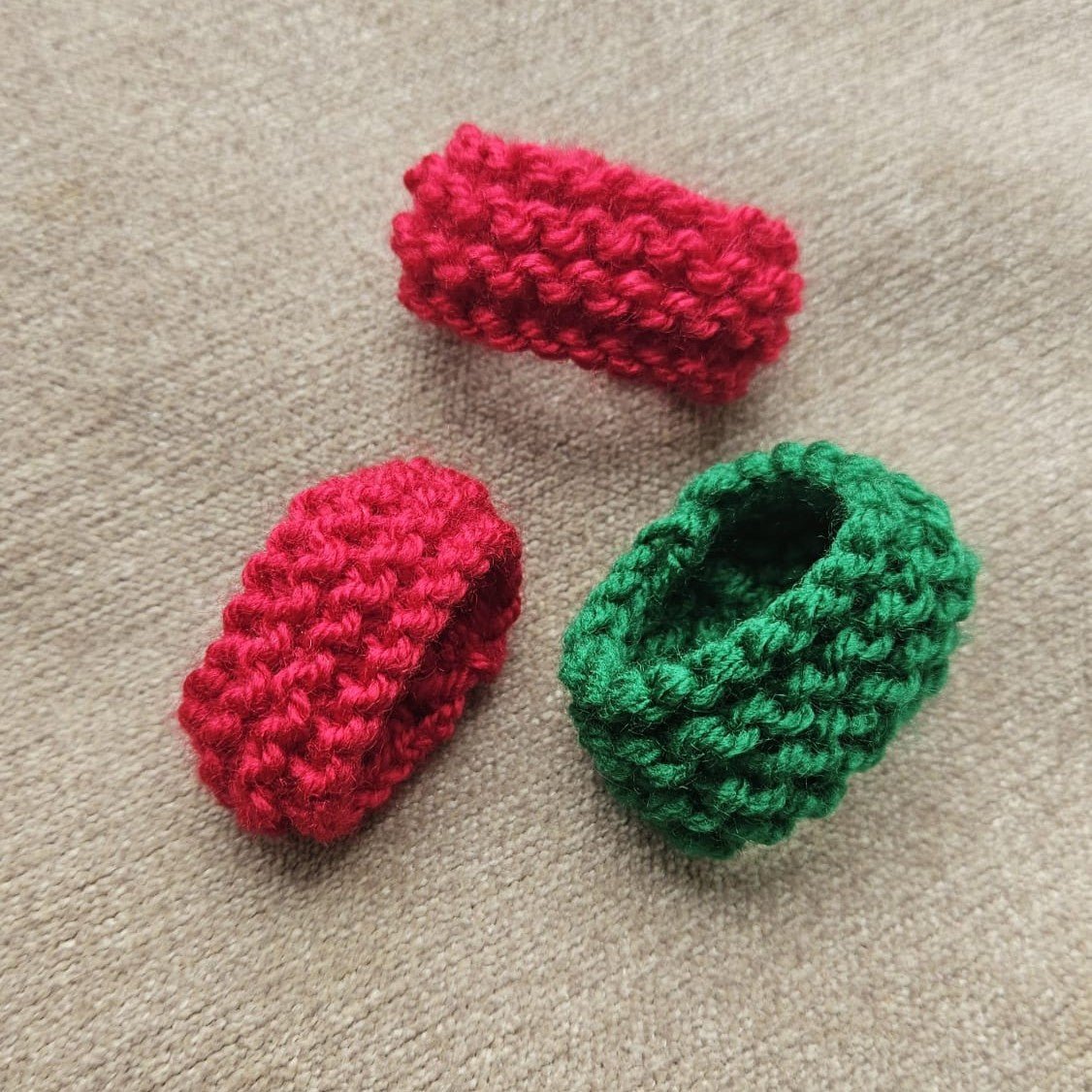 Napkin Rings and Knitted Paper Chains Knitting Pattern PDF Download - Fitting in Knitting