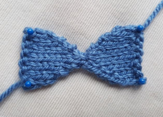 Knitted Bows - Fitting in Knitting