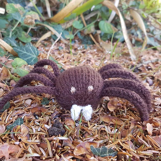 Easy Halloween Knitting  & The Super Simple Spider - Fitting in Knitting