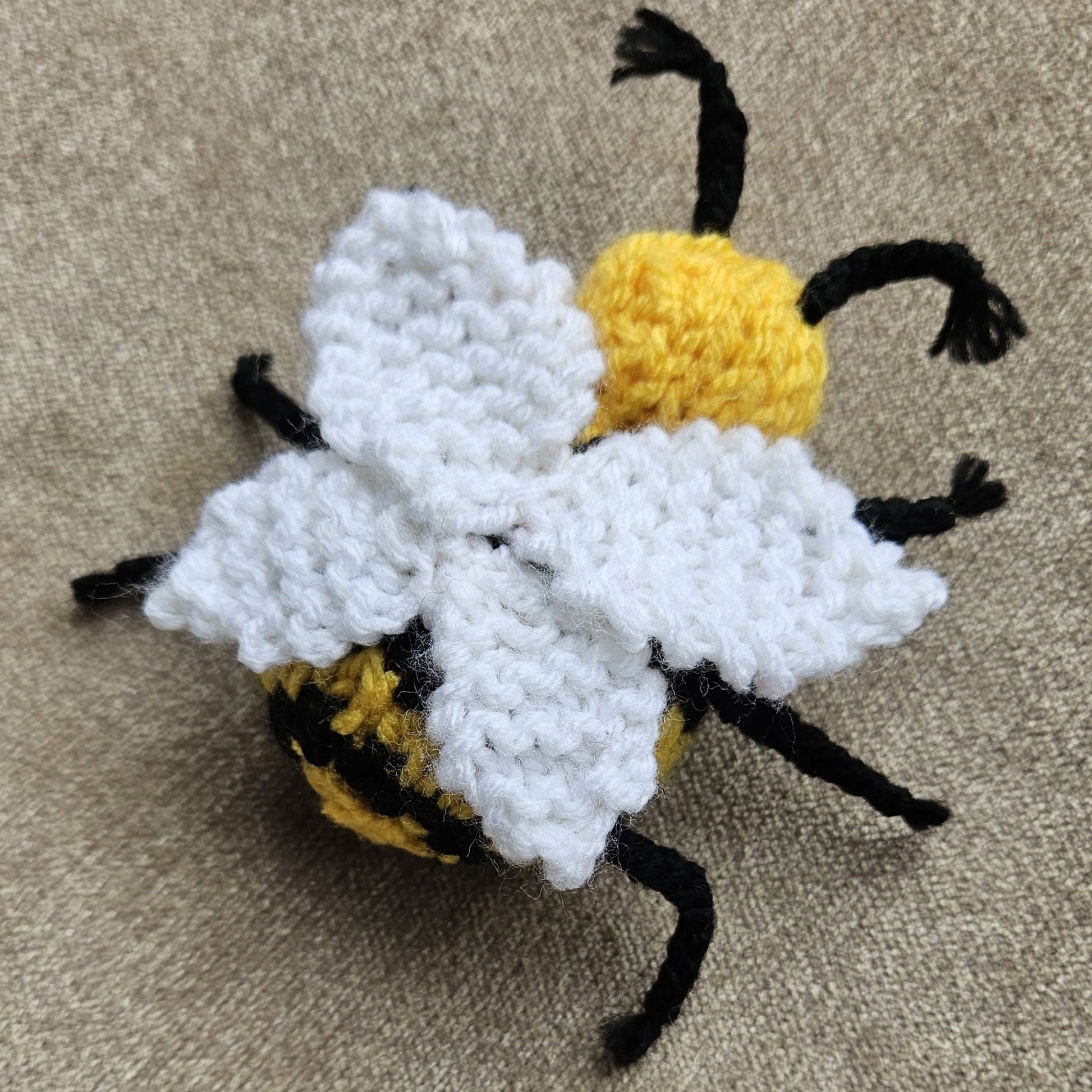 Bee Knitting Pattern PDF Download - Fitting in Knitting
