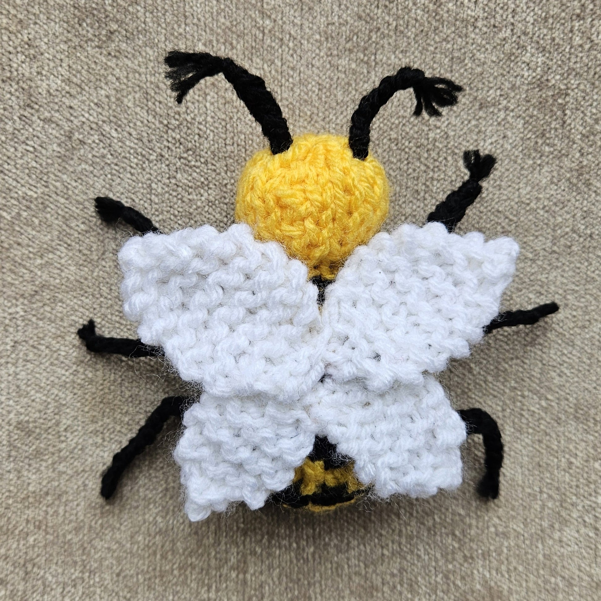 Bee Knitting Pattern PDF Download - Fitting in Knitting