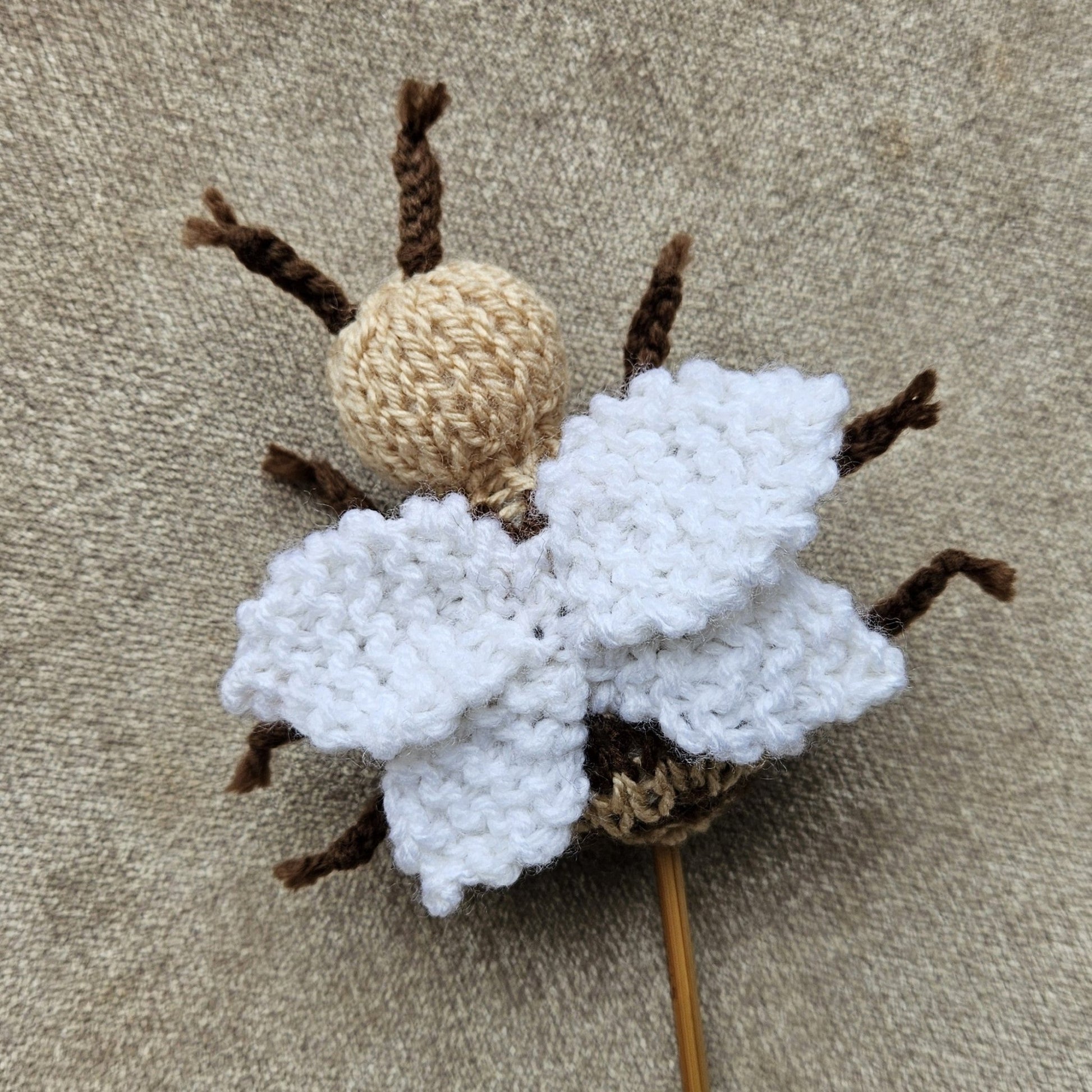 Bee Knitting Pattern PDF Download - Fitting in Knitting