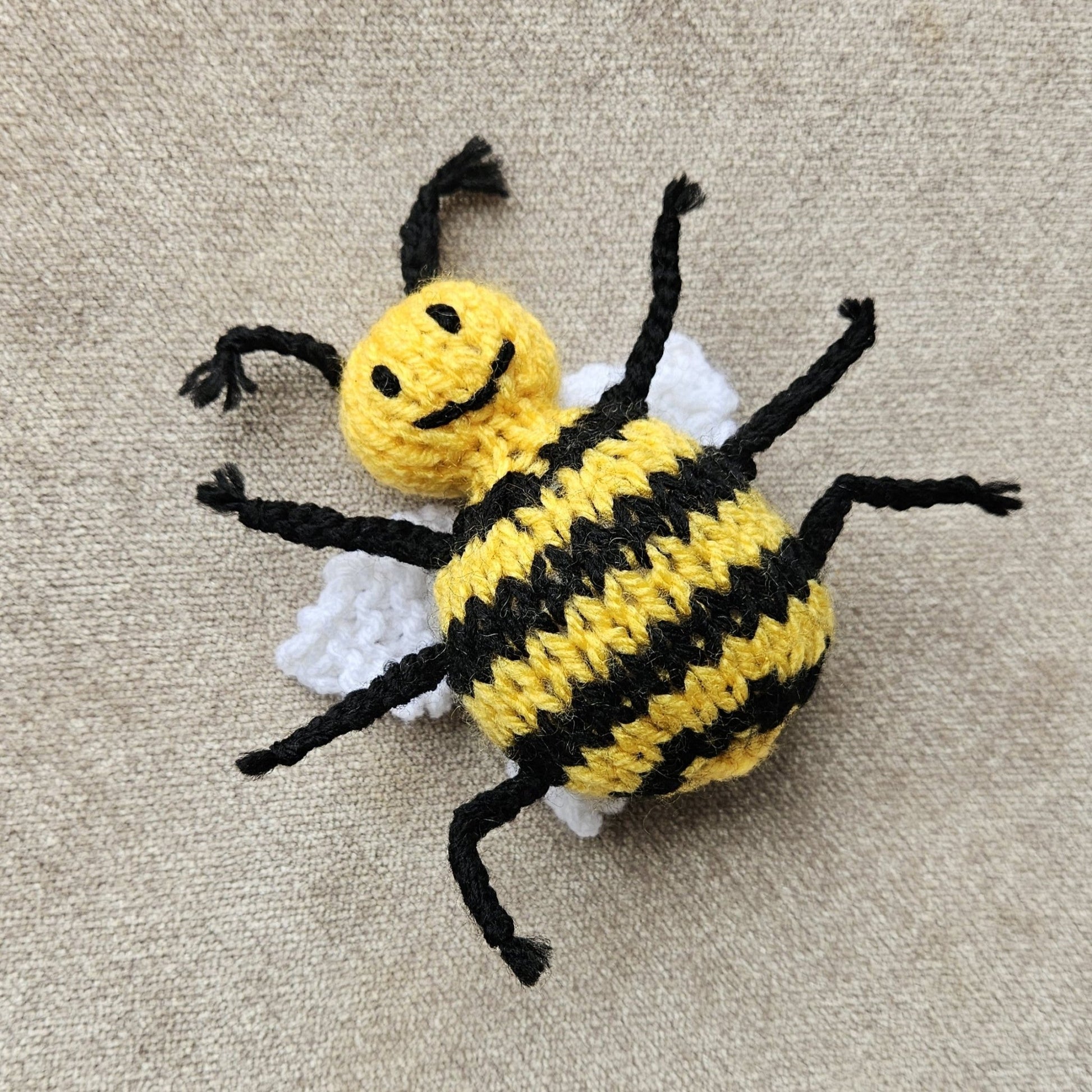 Bee Knitting Pattern PDF Download - Fitting in Knitting