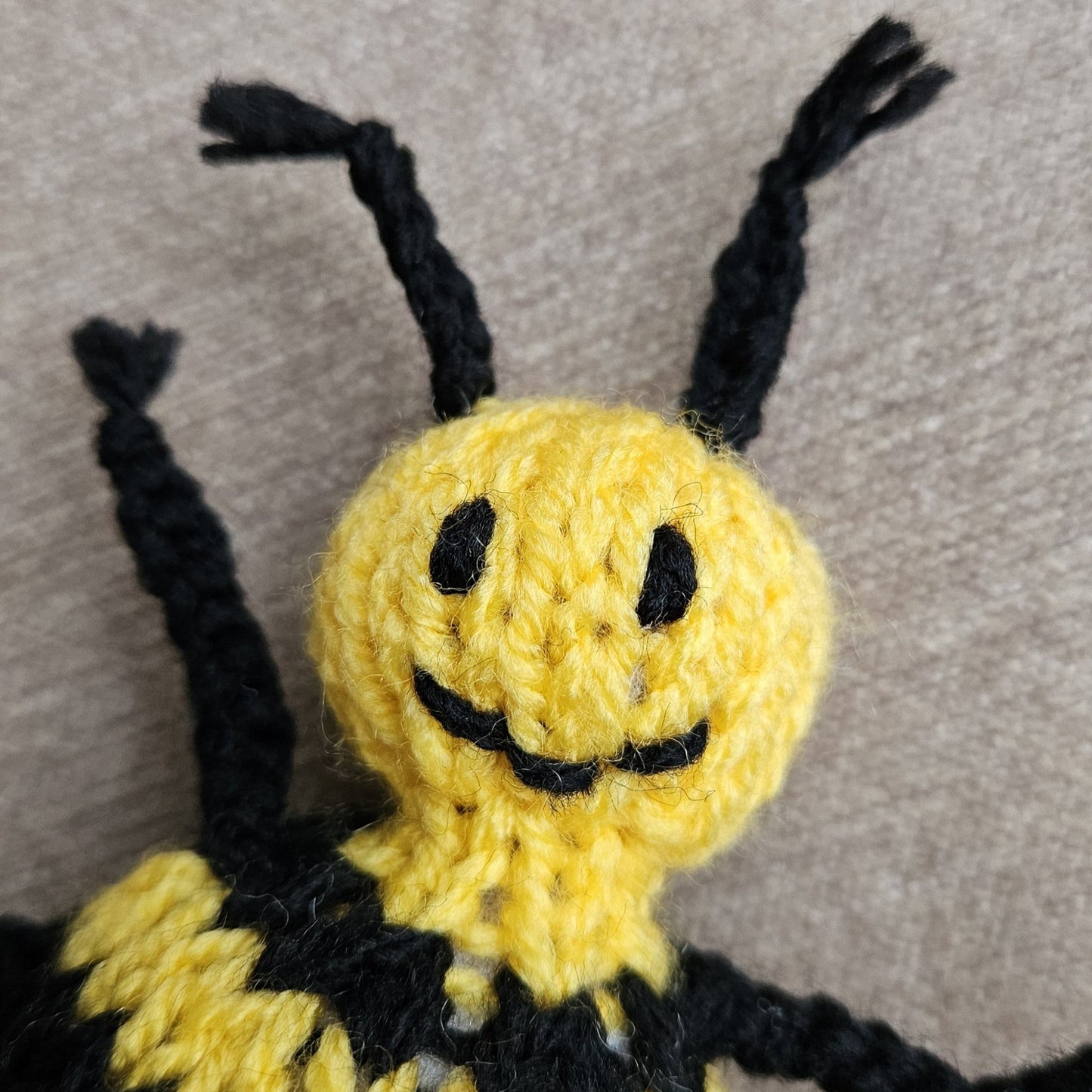 Bee Knitting Pattern PDF Download - Fitting in Knitting