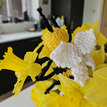 Bee Knitting Pattern PDF Download - Fitting in Knitting