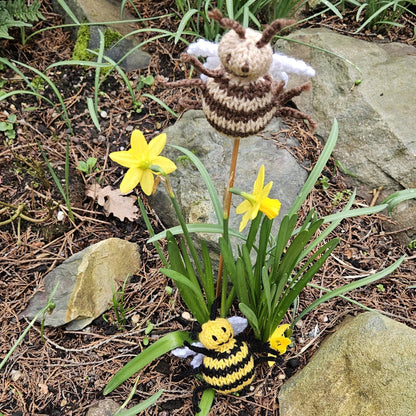 Bee Knitting Pattern PDF Download - Fitting in Knitting