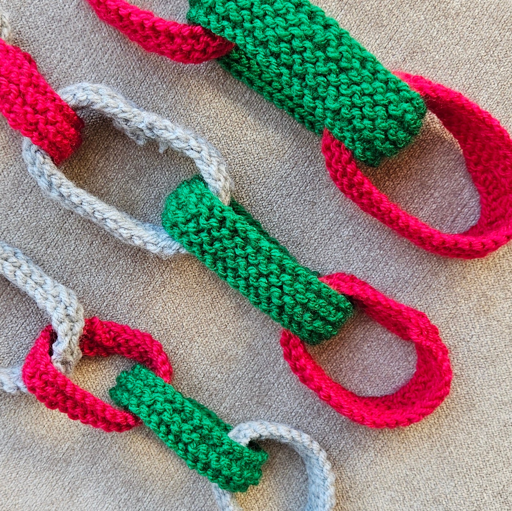 Napkin Rings and Knitted Paper Chains Knitting Pattern PDF Download - Fitting in Knitting