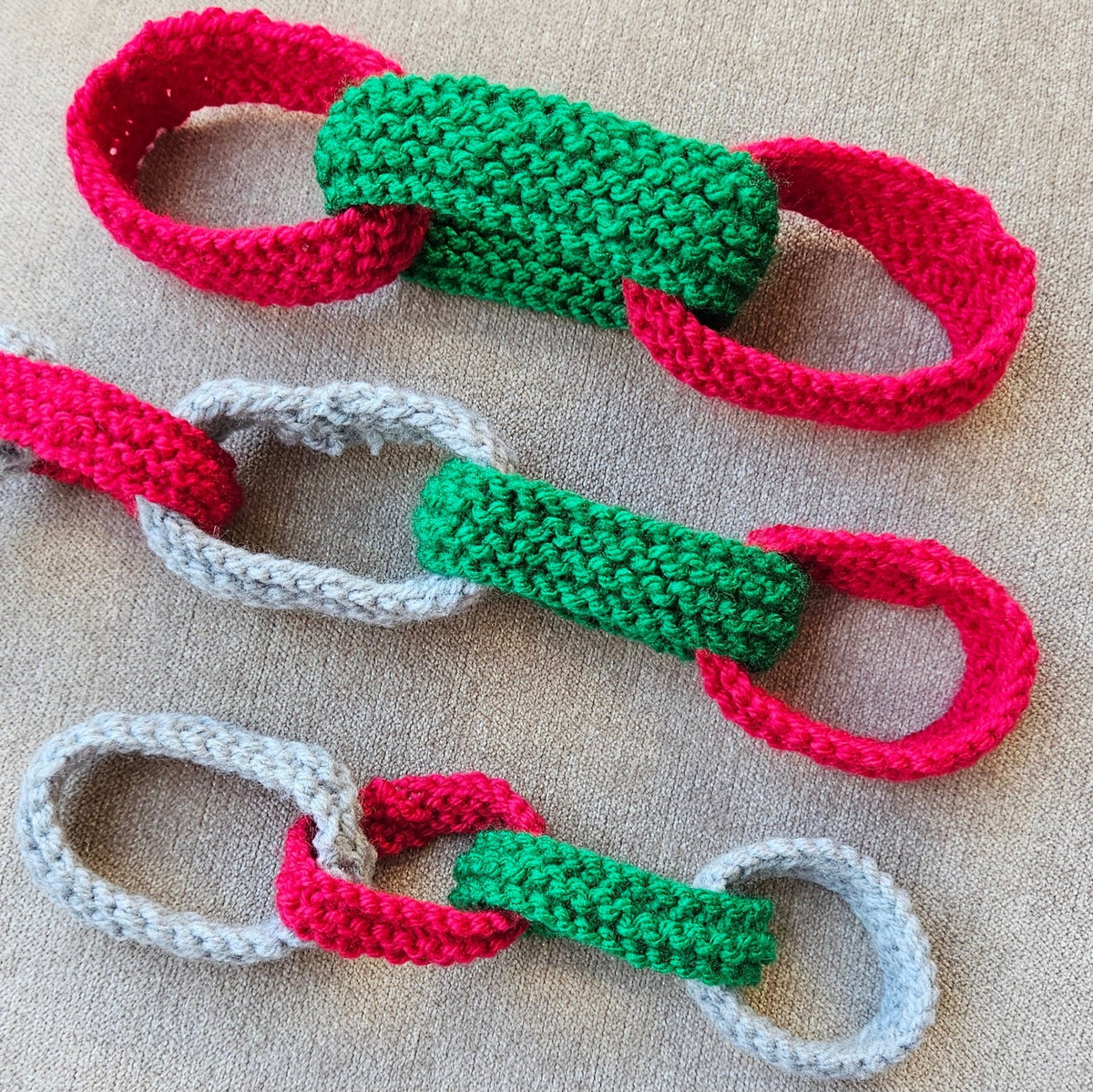 Napkin Rings and Knitted Paper Chains Knitting Pattern PDF Download - Fitting in Knitting