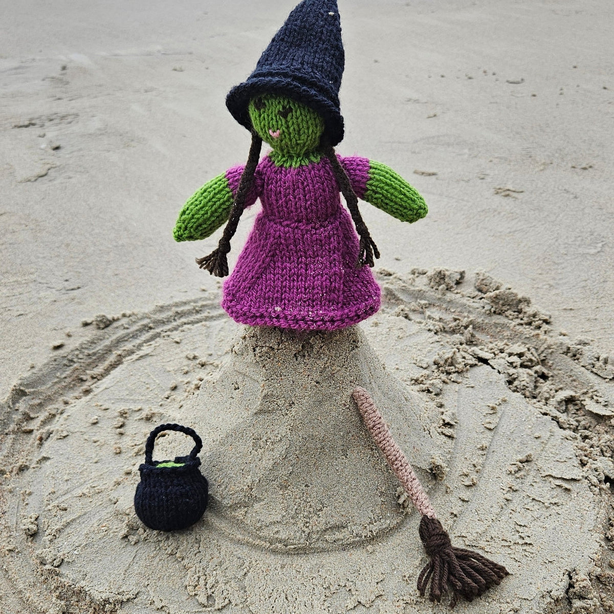 Witch Knitting Pattern PDF Download - Fitting in Knitting
