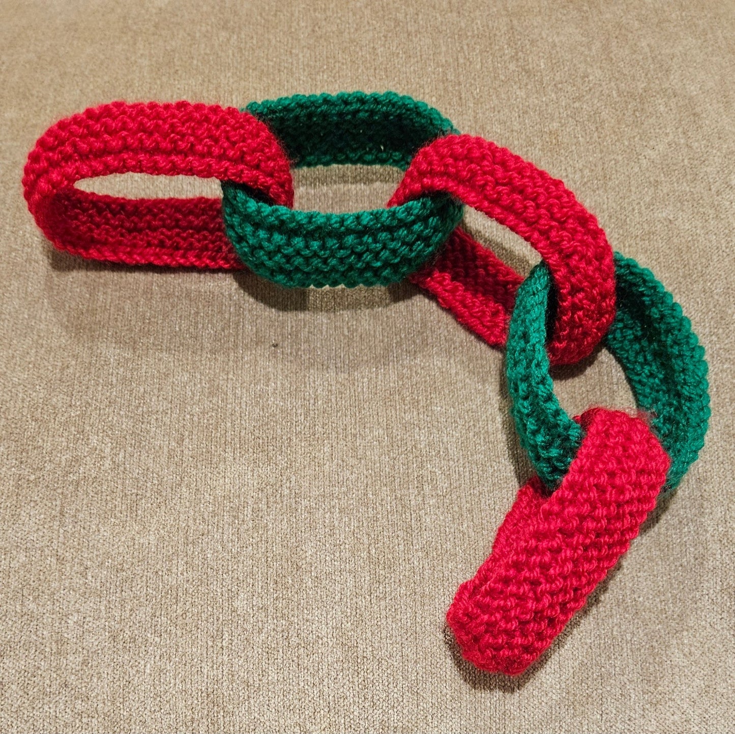 Napkin Rings and Knitted Paper Chains Knitting Pattern PDF Download - Fitting in Knitting
