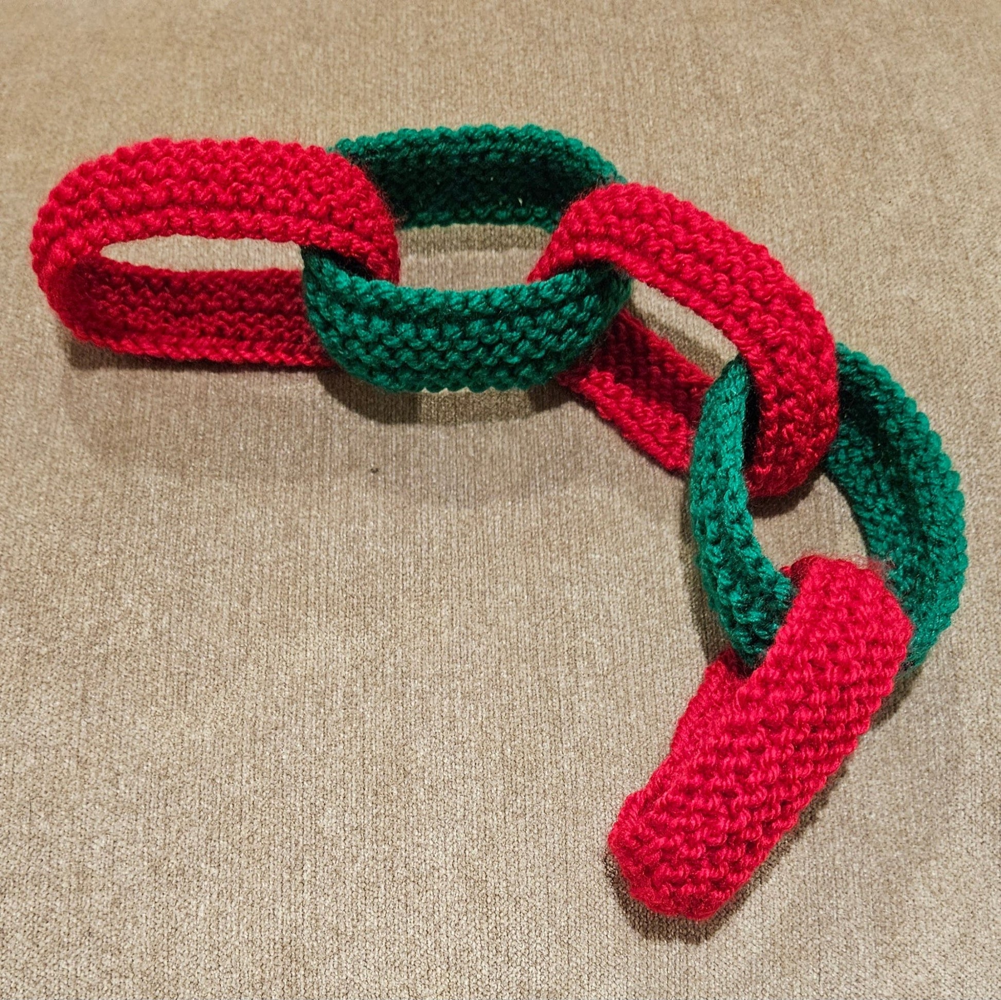 Napkin Rings and Knitted Paper Chains Knitting Pattern PDF Download - Fitting in Knitting