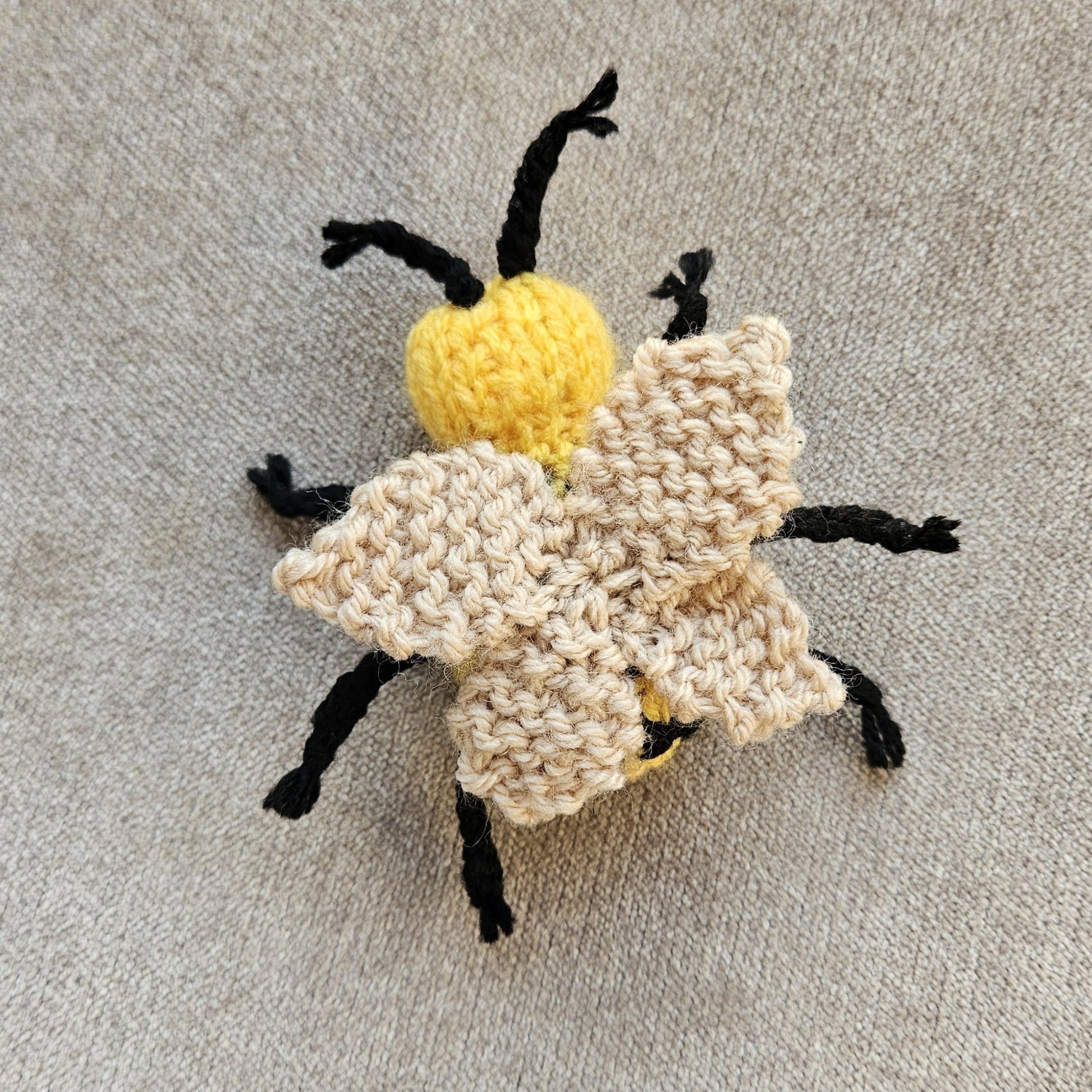Bee Knitting Pattern PDF Download - Fitting in Knitting