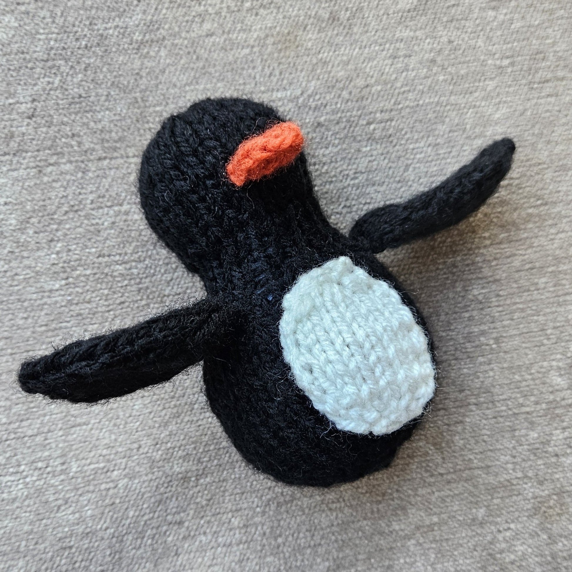 Penguin Knitting Pattern PDF Download - Fitting in Knitting