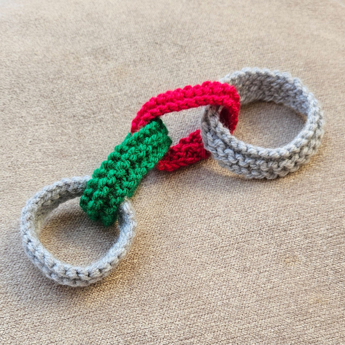 Napkin Rings and Knitted Paper Chains Knitting Pattern PDF Download - Fitting in Knitting