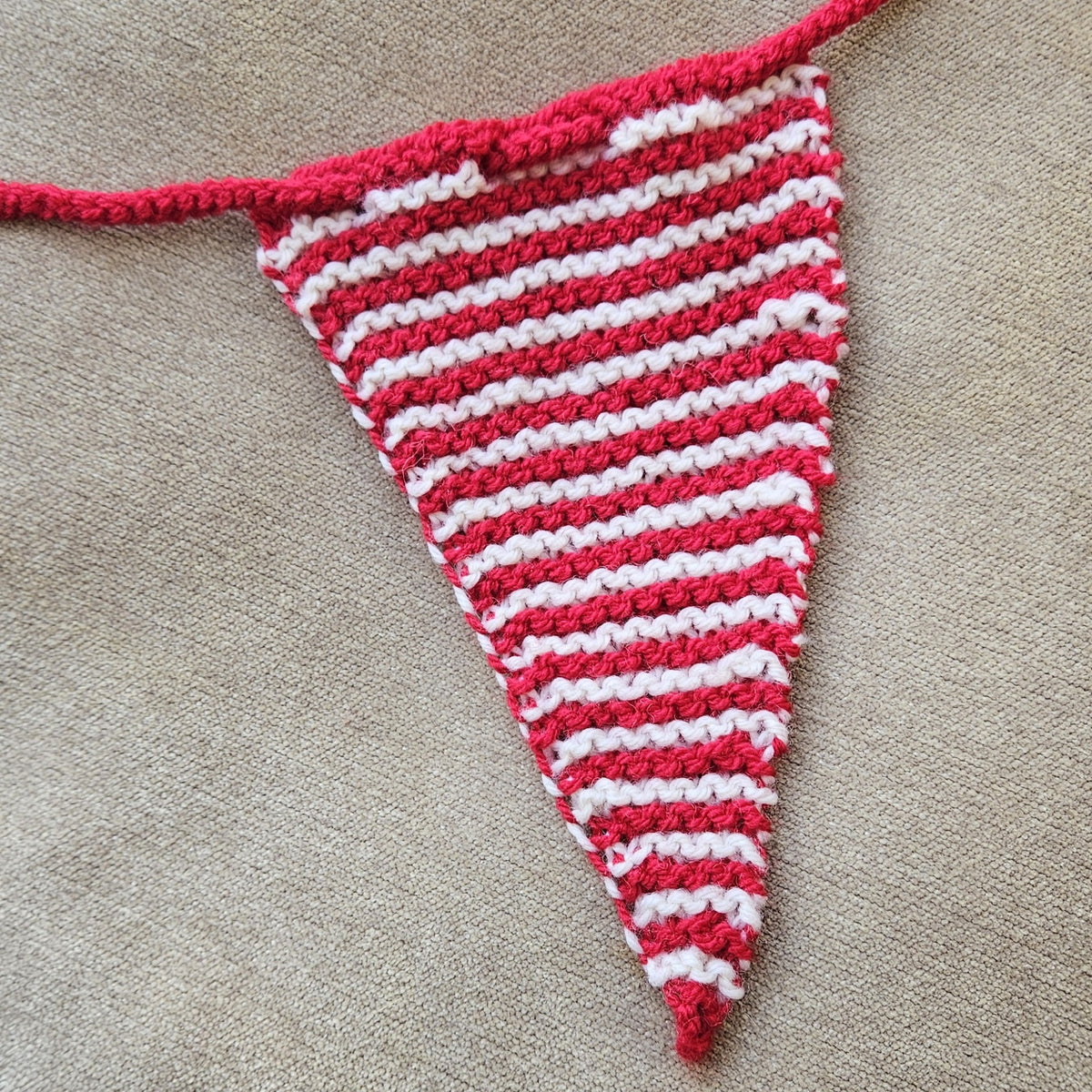 Bunting Knitting Pattern PDF Download - Fitting in Knitting