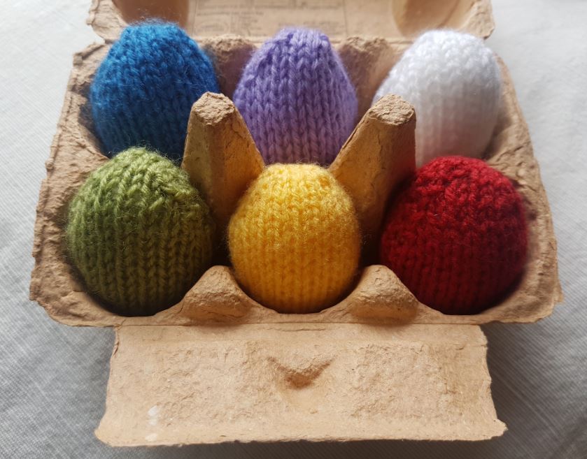 Egg Knitting Pattern - Fitting in Knitting - Easter Knitting