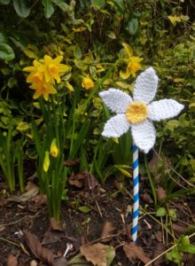 Handmade Knitted Flower Daisy Fitting in Knitting Children Quick Craft Ideas