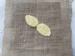 Handmade-Knitted-Daffodil-Petal-Pieces-Sewing-Fitting-in-Knitting-Children-Quick-Craft-Ideas