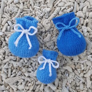 Knitted Drawstring Pouches fitting in knitting